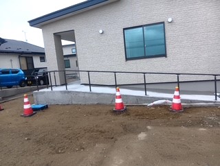 大渕トーヨー住器のLIXIL 歩行補助手すり【グリップライン】能代市の施工事例詳細写真4
