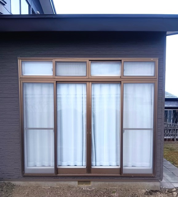 大渕トーヨー住器のLIXIL 　テラス囲い【サニージュ】能代市の施工前の写真1