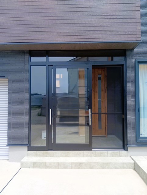 大渕トーヨー住器のLIXIL 風除室 【ツインガードⅢ】の施工後の写真1
