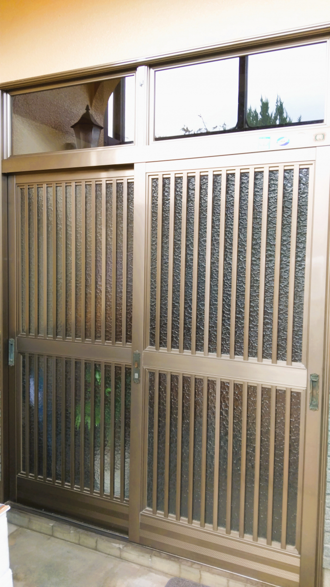 大渕トーヨー住器のLIXIL　玄関引戸　【リシェント】能代市の施工前の写真1