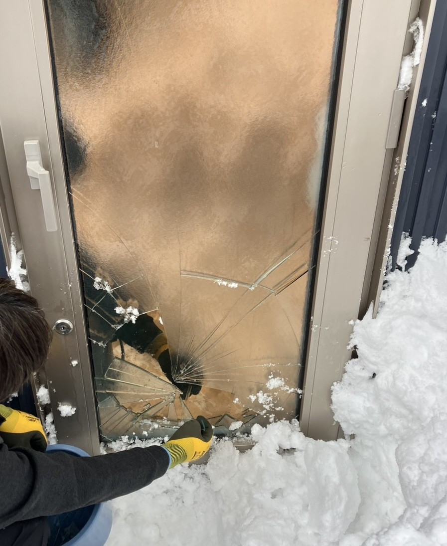 大渕トーヨー住器の雪による被害②の施工前の写真1