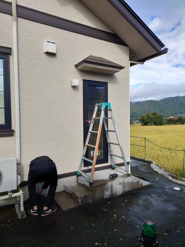 北豊トーヨー住器のＳ様邸に風除室（ツインガードⅢ）を設置しましたの施工前の写真1