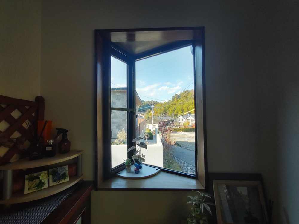 末次トーヨー住器の出窓+内窓の施工事例詳細写真1