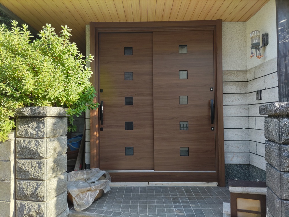 末次トーヨー住器の和から洋へ　玄関リフォームの施工事例詳細写真2