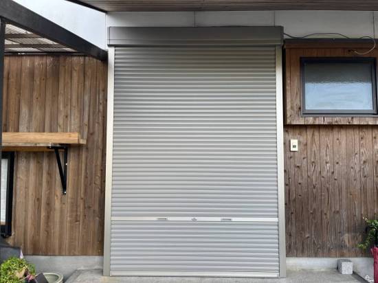 末次トーヨー住器の玄関を守ります！施工事例写真1