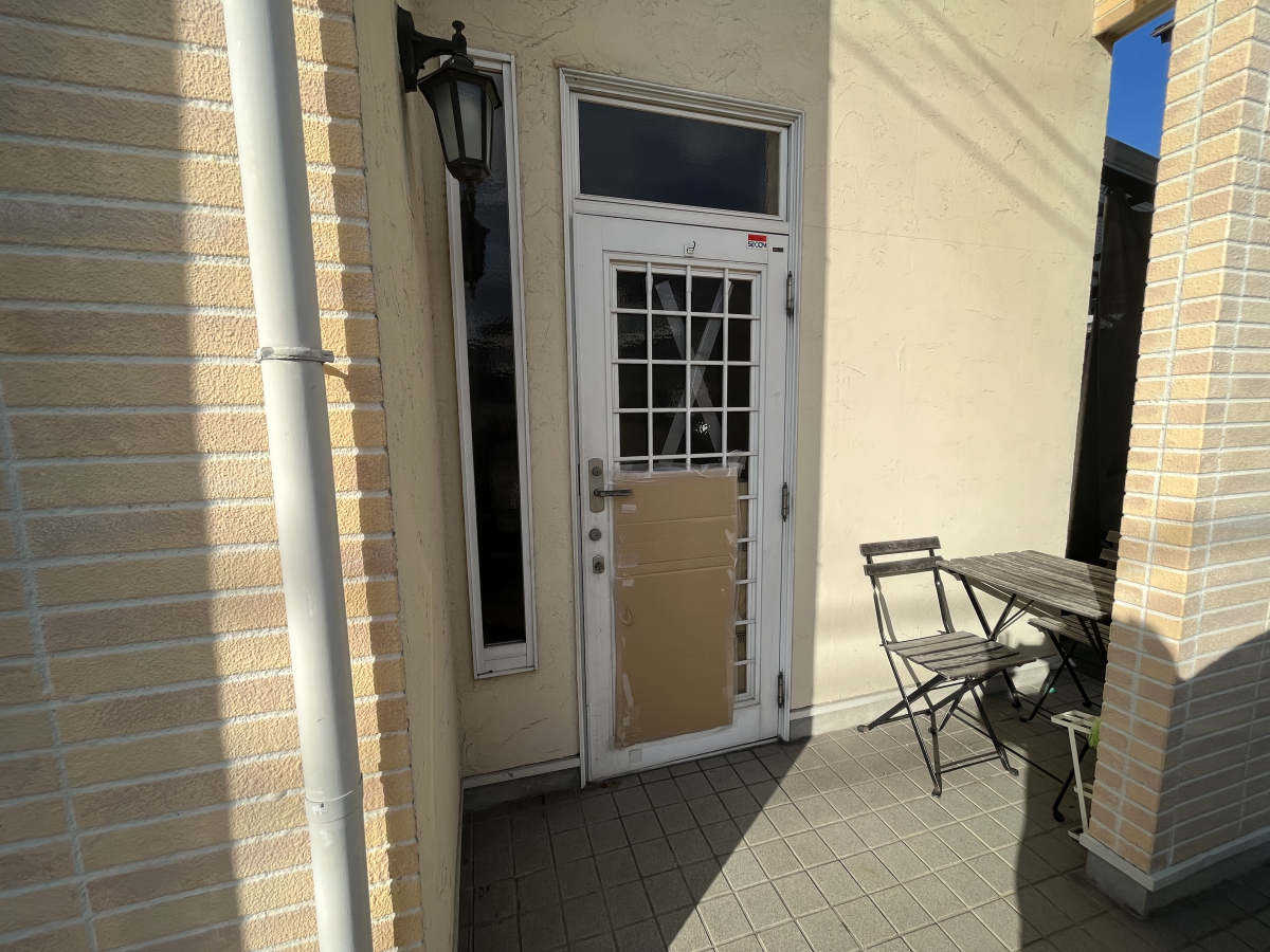 末次トーヨー住器のおしゃれは玄関からの施工前の写真1