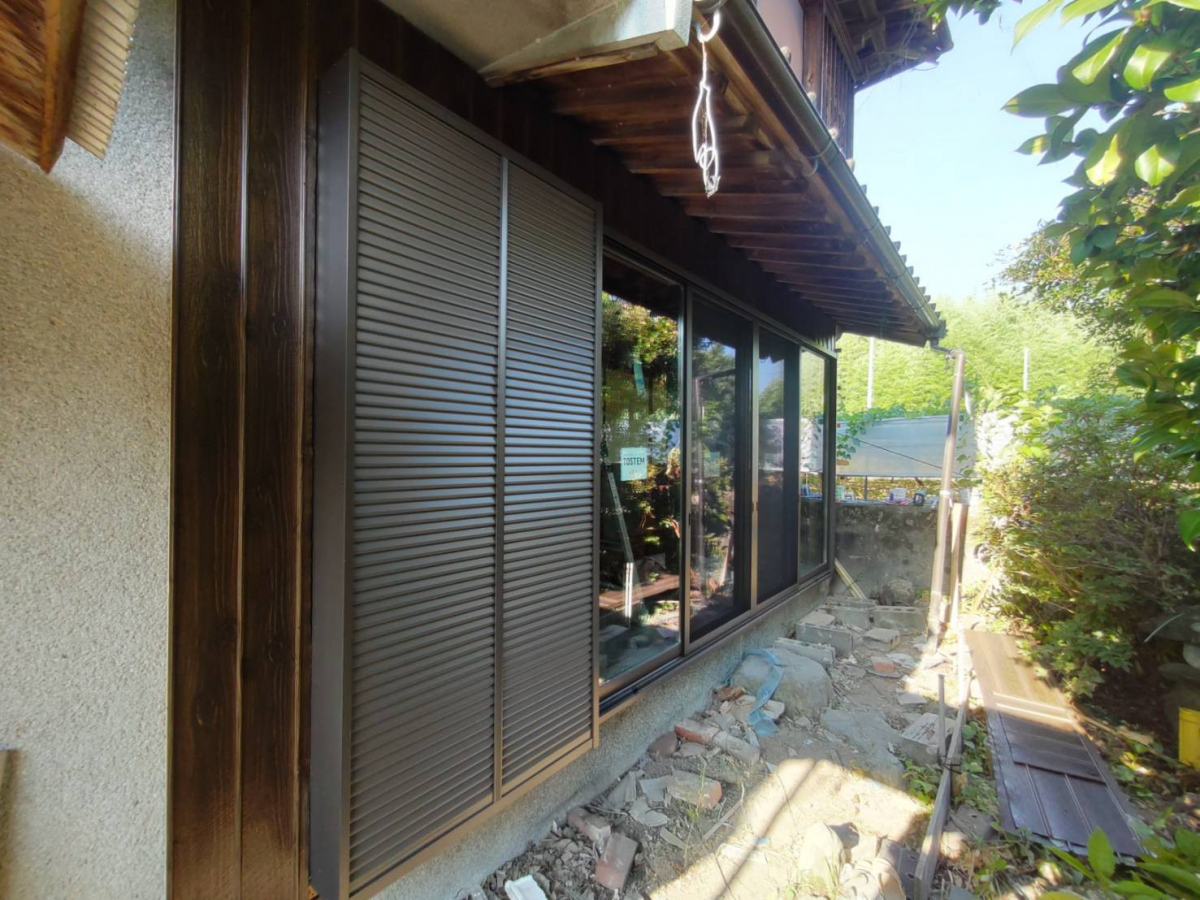 末次トーヨー住器の雨の日も風の日も雨戸の日もの施工後の写真1