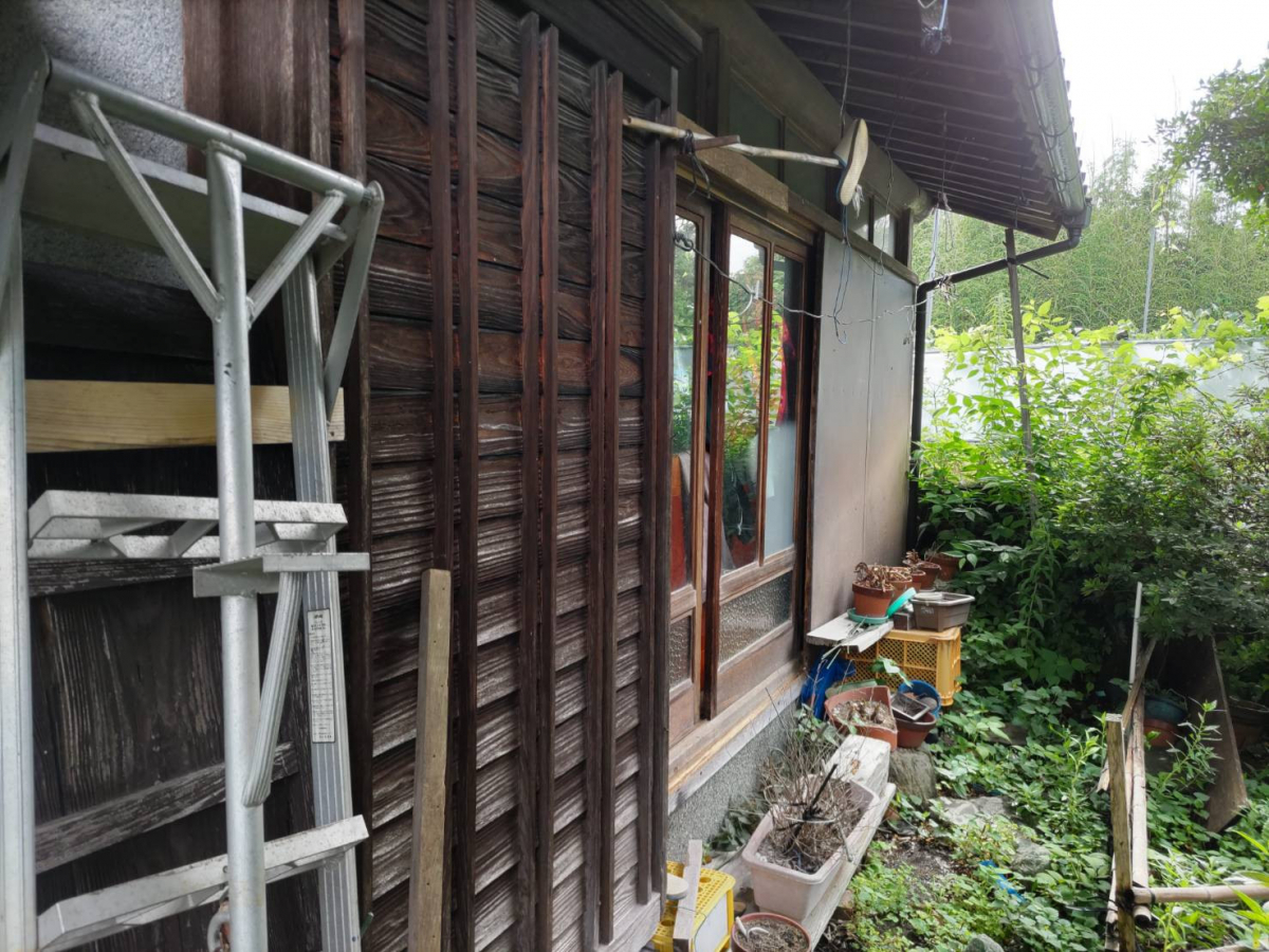 末次トーヨー住器の雨の日も風の日も雨戸の日もの施工前の写真1