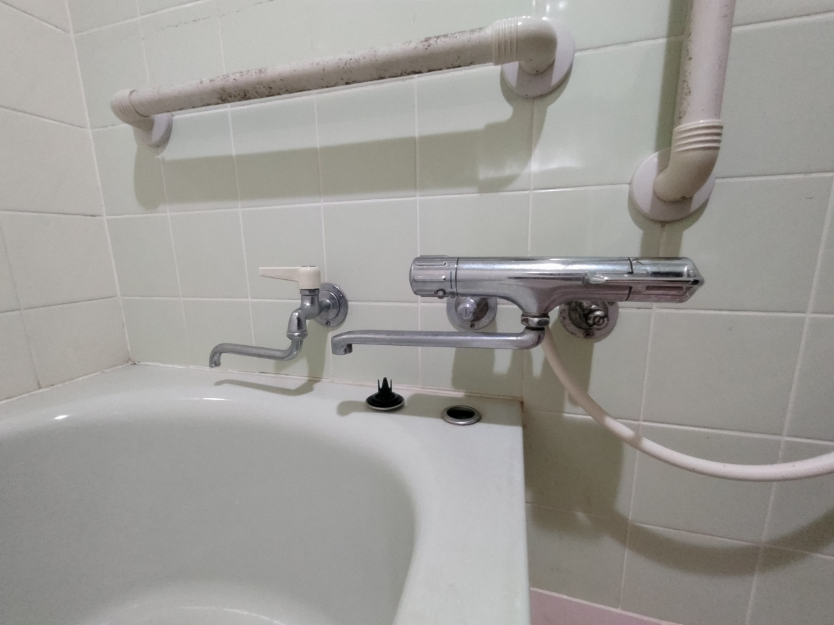 末次トーヨー住器のシステムバスルームの施工前の写真3