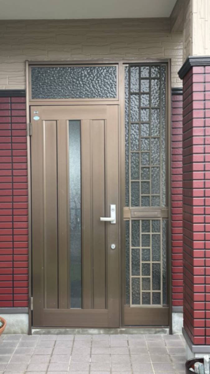 末次トーヨー住器の玄関ドアの取り替え(リシェント玄関ドア)の施工前の写真1