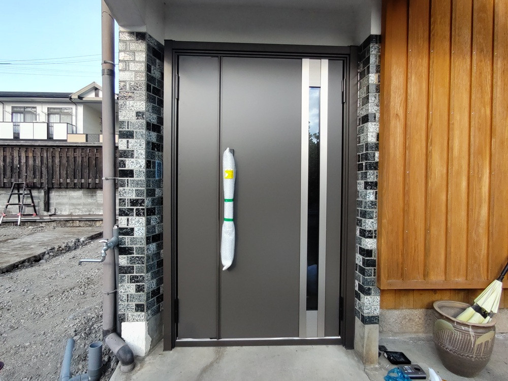 末次トーヨー住器の玄関リフォームの施工後の写真1