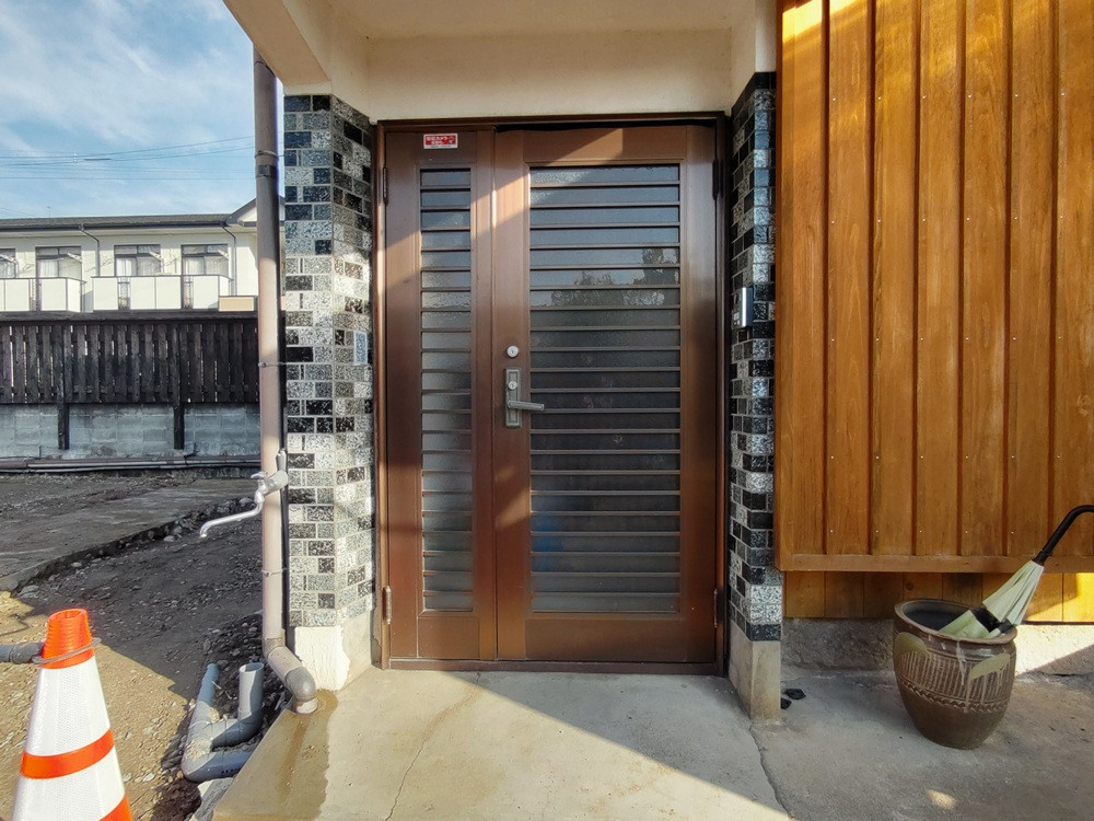 末次トーヨー住器の玄関リフォームの施工前の写真1