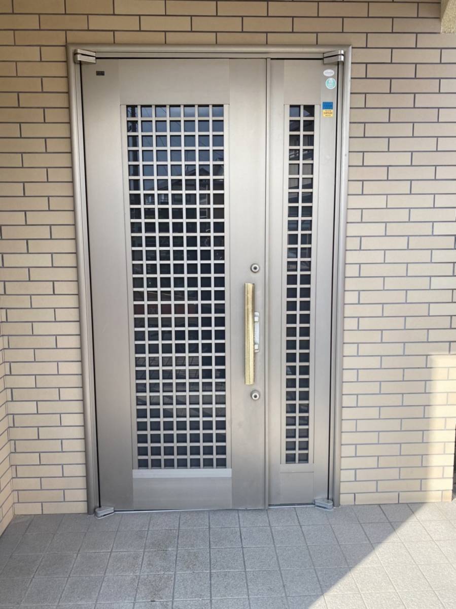 末次トーヨー住器の玄関ドア取替工事（リシェントドア）の施工前の写真1