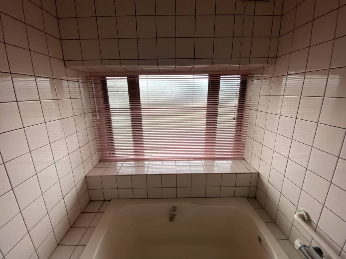 末次トーヨー住器の浴室を快適に☆取替ドア・ブラインドの施工後の写真3