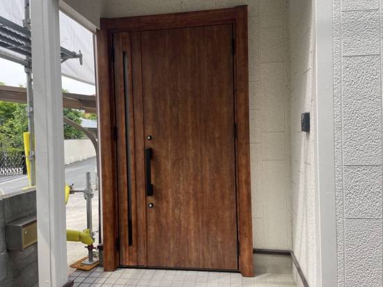 末次トーヨー住器の玄関ドア取替工事(リシェントドア)施工事例写真1