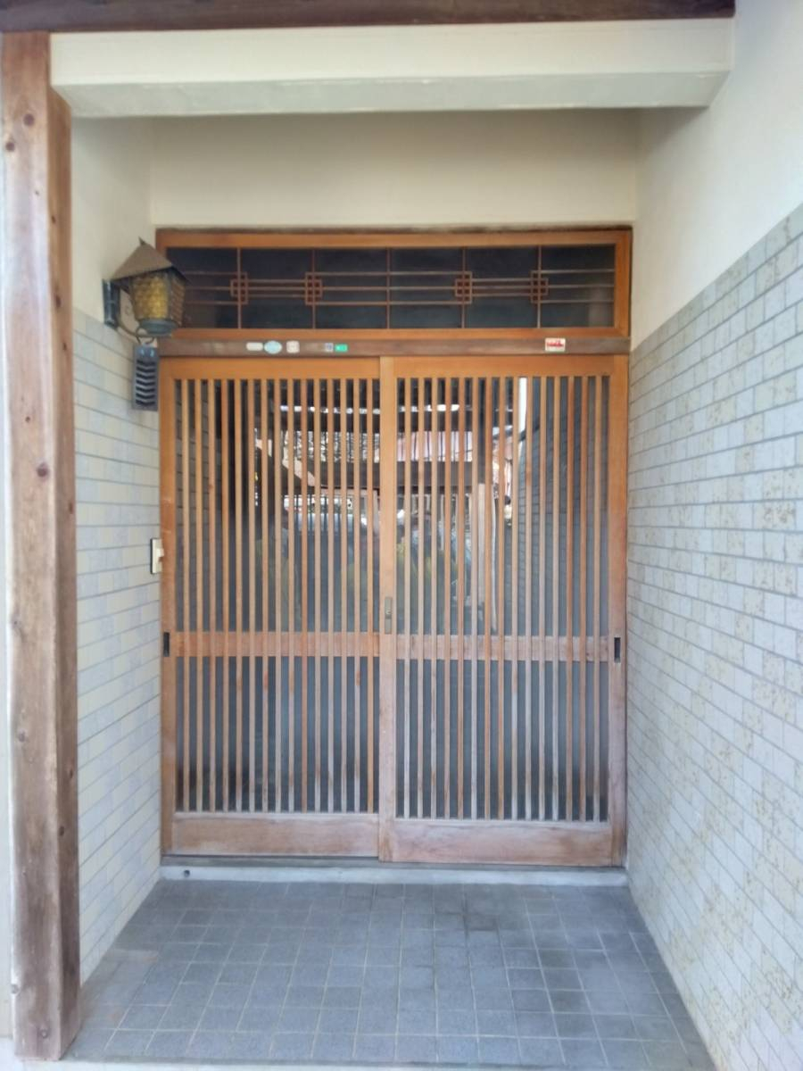 柳田外装の1dayリフォーム 玄関引戸工事の施工前の写真1