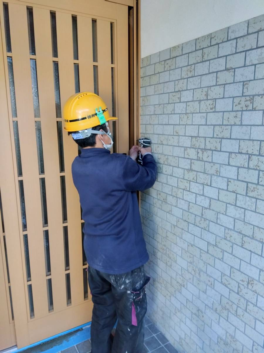 柳田外装の1dayリフォーム 玄関引戸工事の施工前の写真3