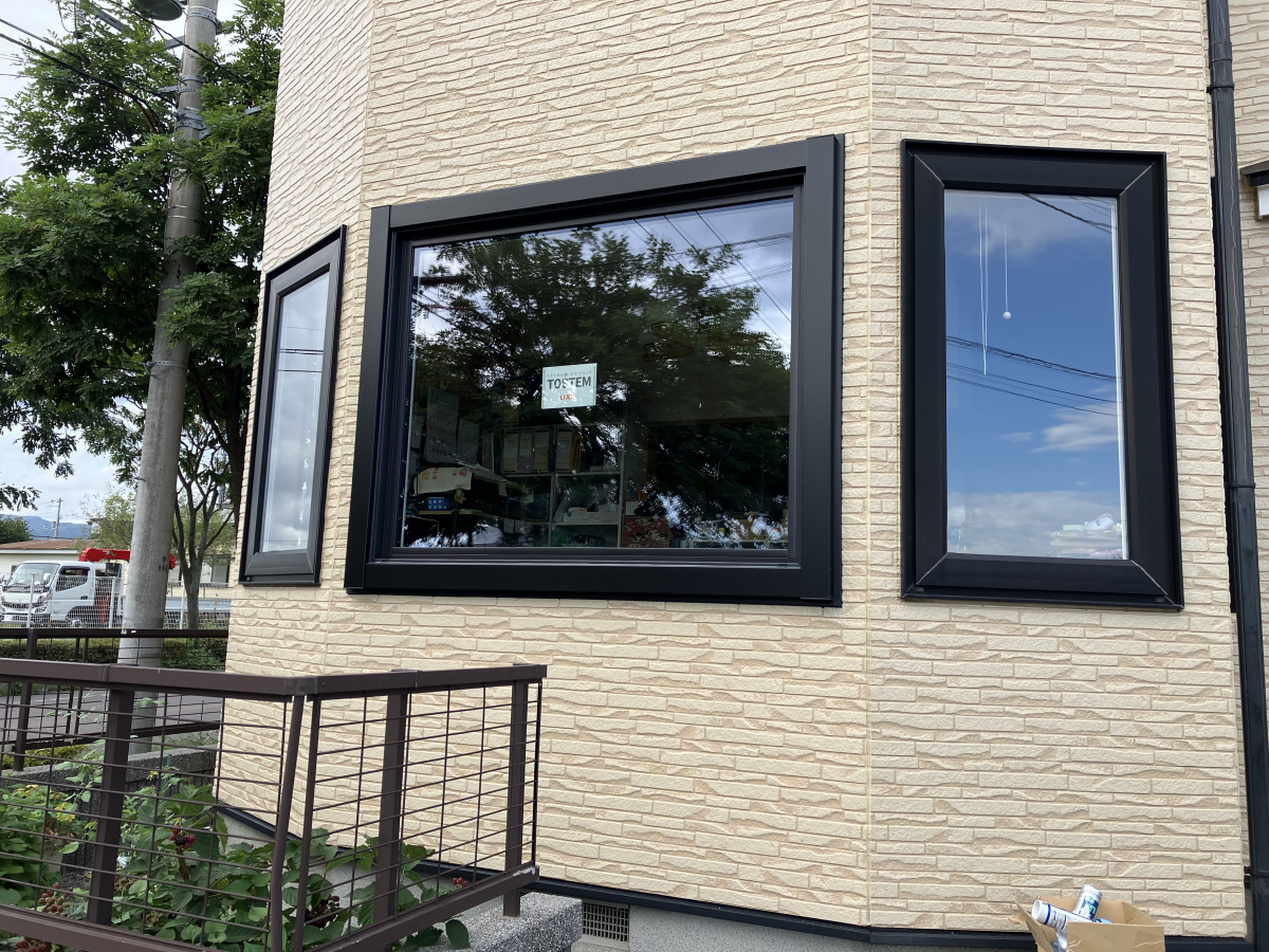 ハコニチの【窓リフォーム】ペアガラスからトリプルガラスへ！壁を壊さずに窓リフォーム！の施工後の写真1