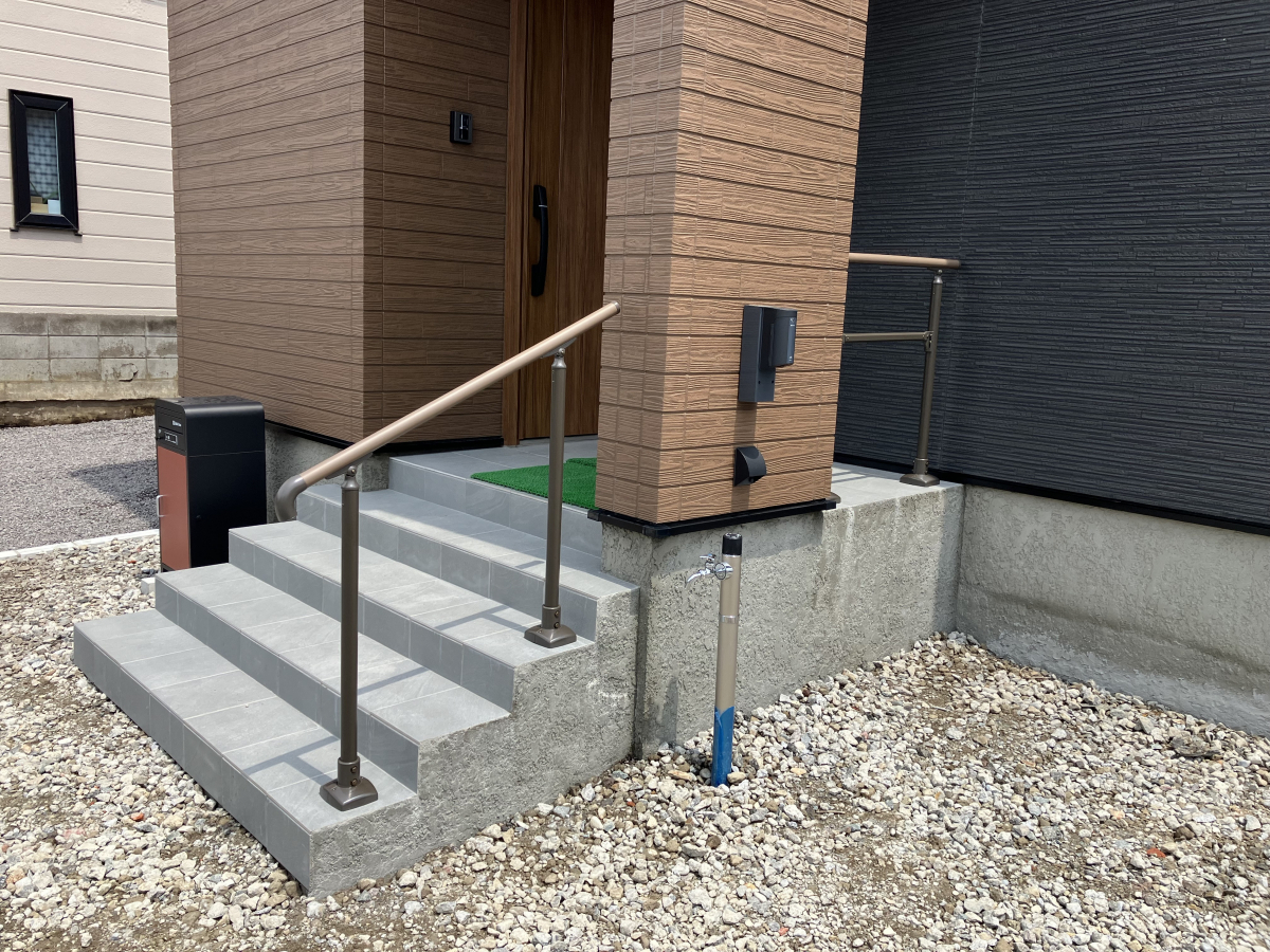 ハコニチの【手すり】冬の安全対策！転んで怪我をする前に。の施工後の写真1