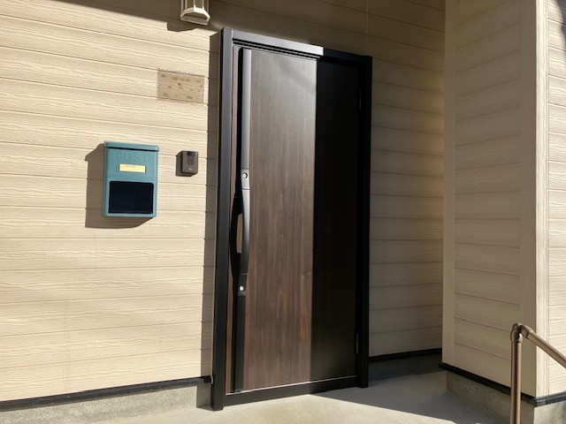 ハコニチの【リフォームドア】壁を壊さずに１DAYリフォーム＃23の施工後の写真1