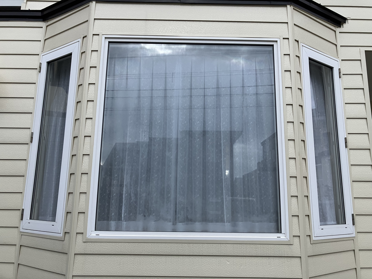 ハコニチの【窓リフォーム】拭いても取れない複層ガラス内部の汚れ💦最強断熱のトリプルガラスへリフォーム❗の施工前の写真1