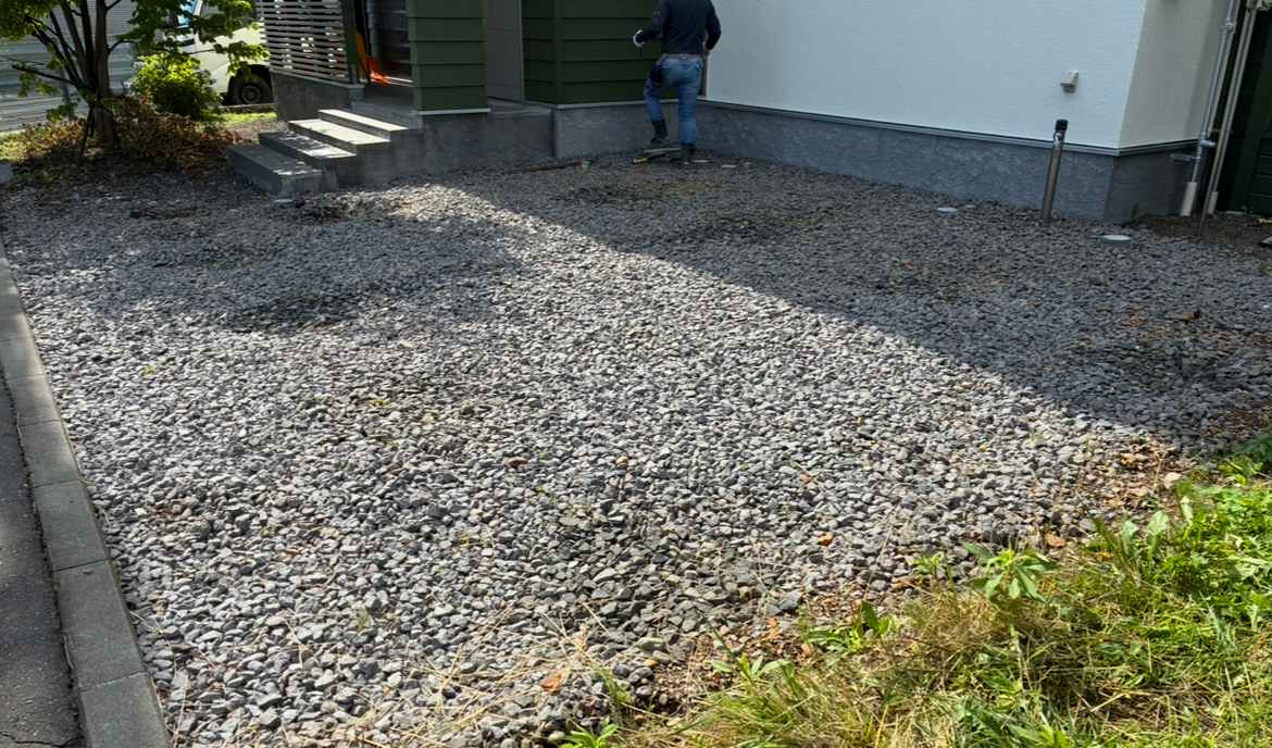 井口ガラスサッシ工業の外構、塗装工事の施工前の写真1