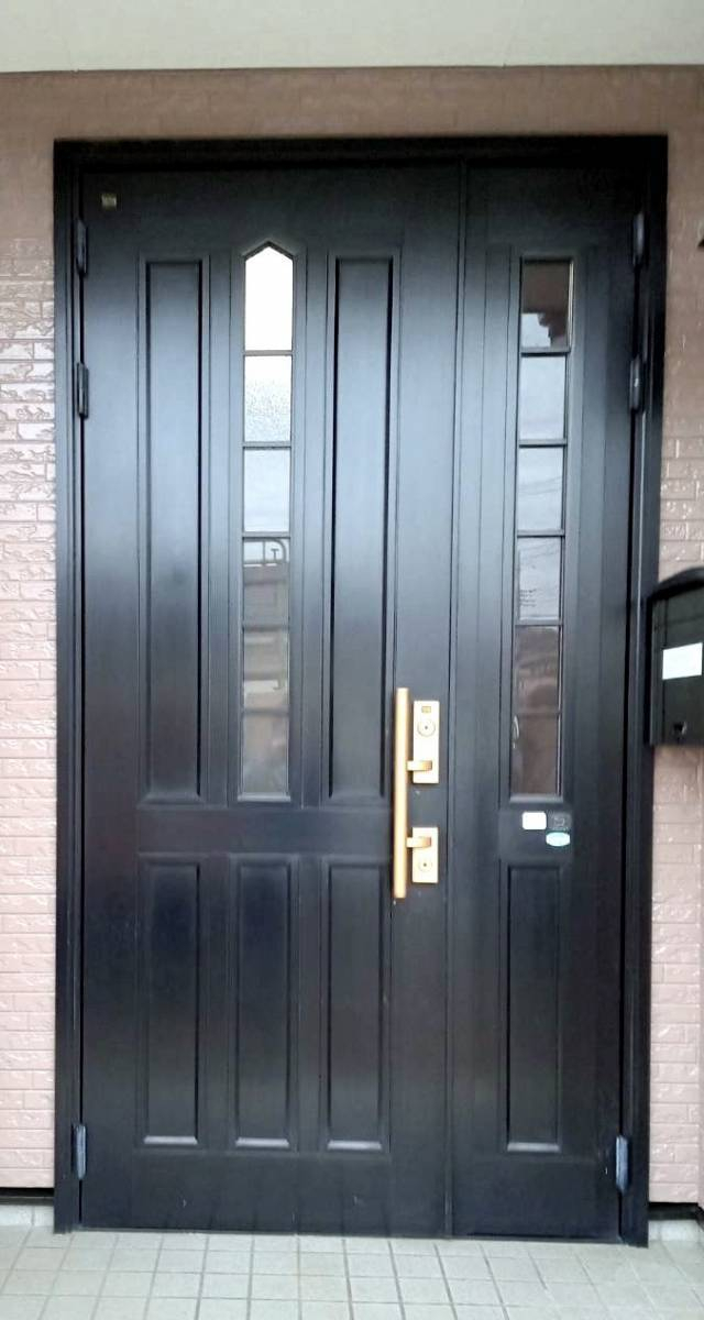 TGネクストのリシェント玄関ドア　施工例の施工前の写真1