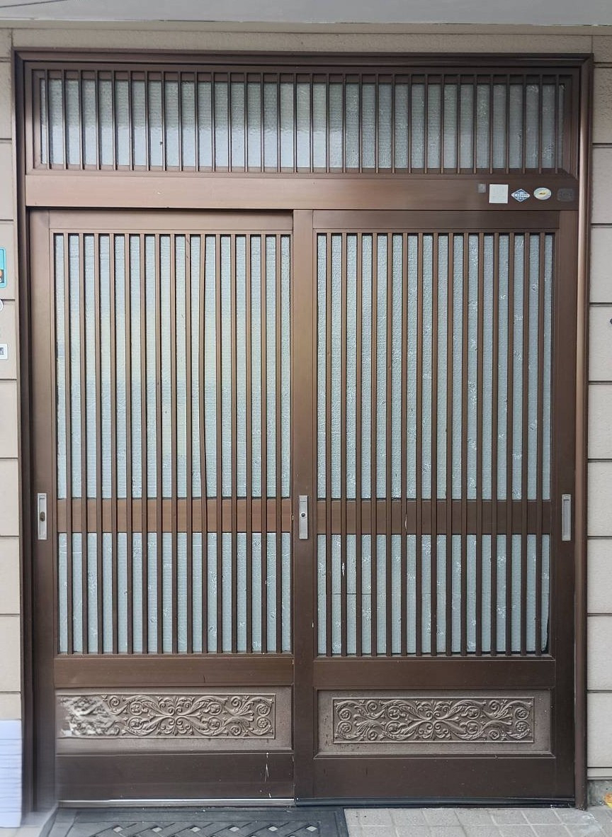 TGネクストの群馬県利根郡昭和村【リシェント玄関ドア】1DAYリフォームの施工前の写真1