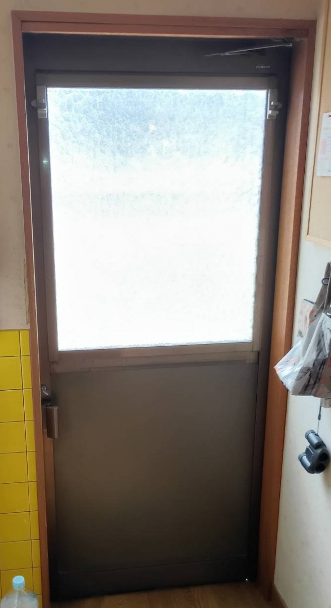 TGネクストの群馬県桐生市【リシェント勝手口ドア】1DAYリフォームの施工前の写真2