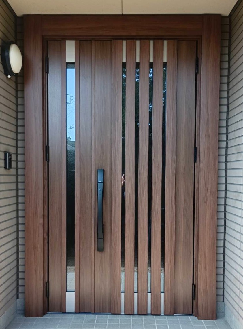 TGネクストの群馬県沼田市【リシェント玄関ドア】1DAYリフォームの施工後の写真1