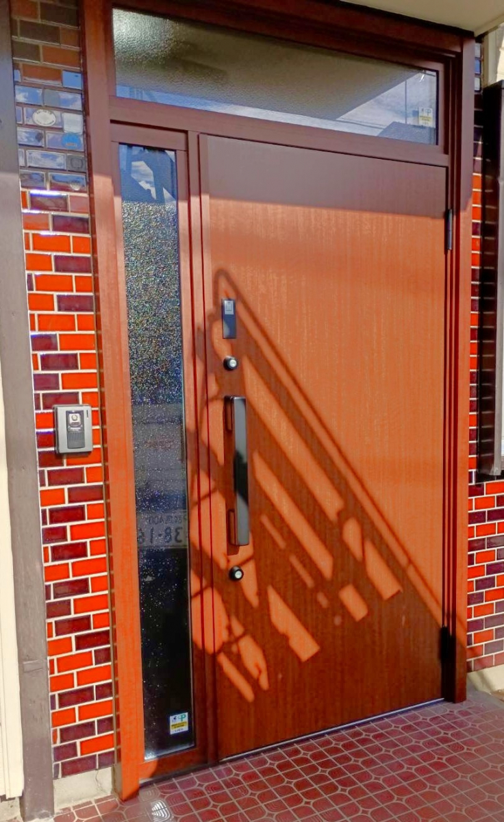 TGネクストの群馬県前橋市【リシェント玄関ドア】1DAYリフォームの施工後の写真1
