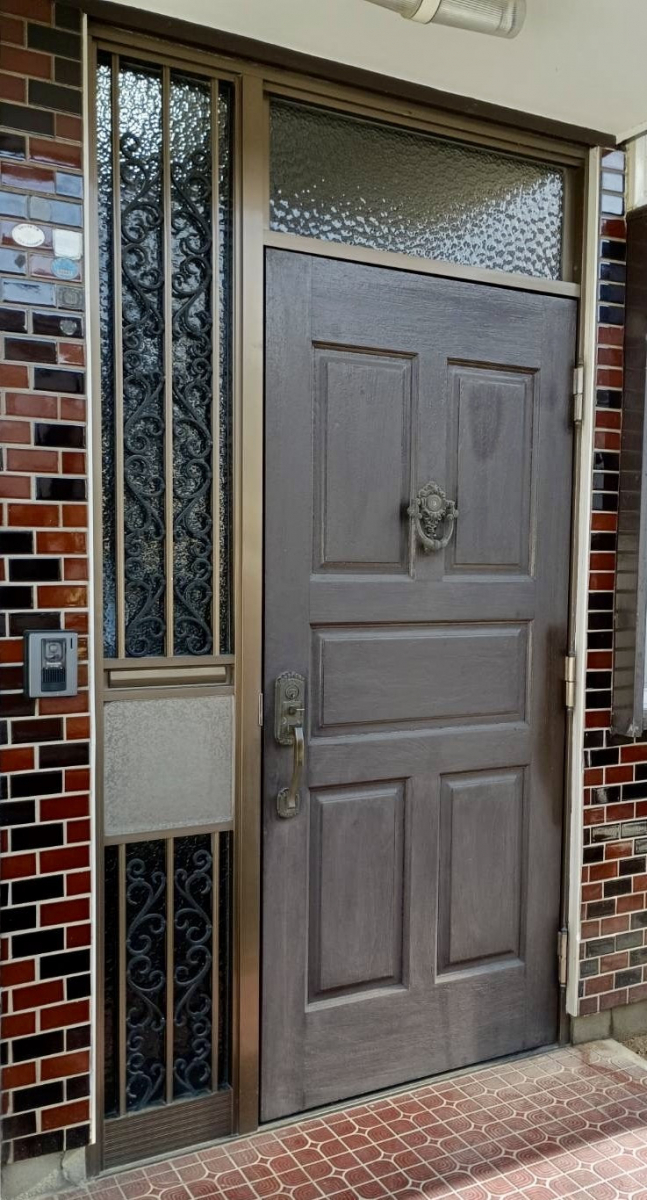 TGネクストの群馬県前橋市【リシェント玄関ドア】1DAYリフォームの施工前の写真1