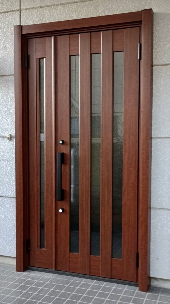 TGネクストの群馬県桐生市【LIXILリシェント玄関ドア】1DAYリフォームの施工後の写真1