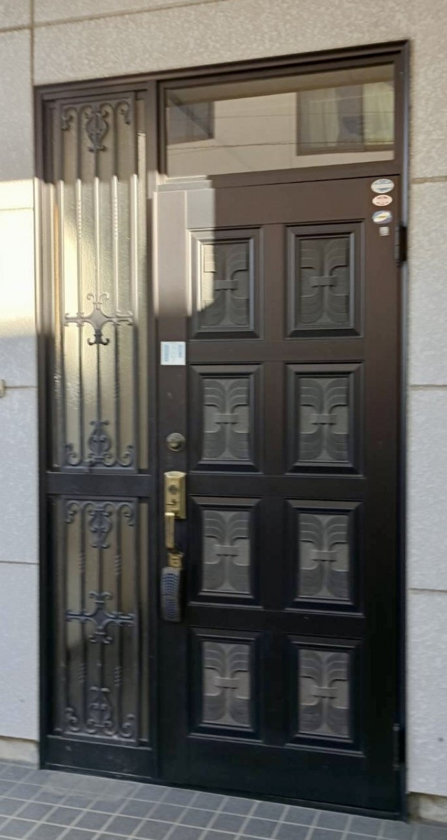 TGネクストの群馬県桐生市【LIXILリシェント玄関ドア】1DAYリフォームの施工前の写真1