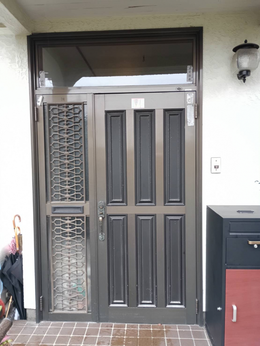 TGネクストの群馬県みどり市【LIXIL　リシェント玄関ドア】1DAYリフォームの施工前の写真1