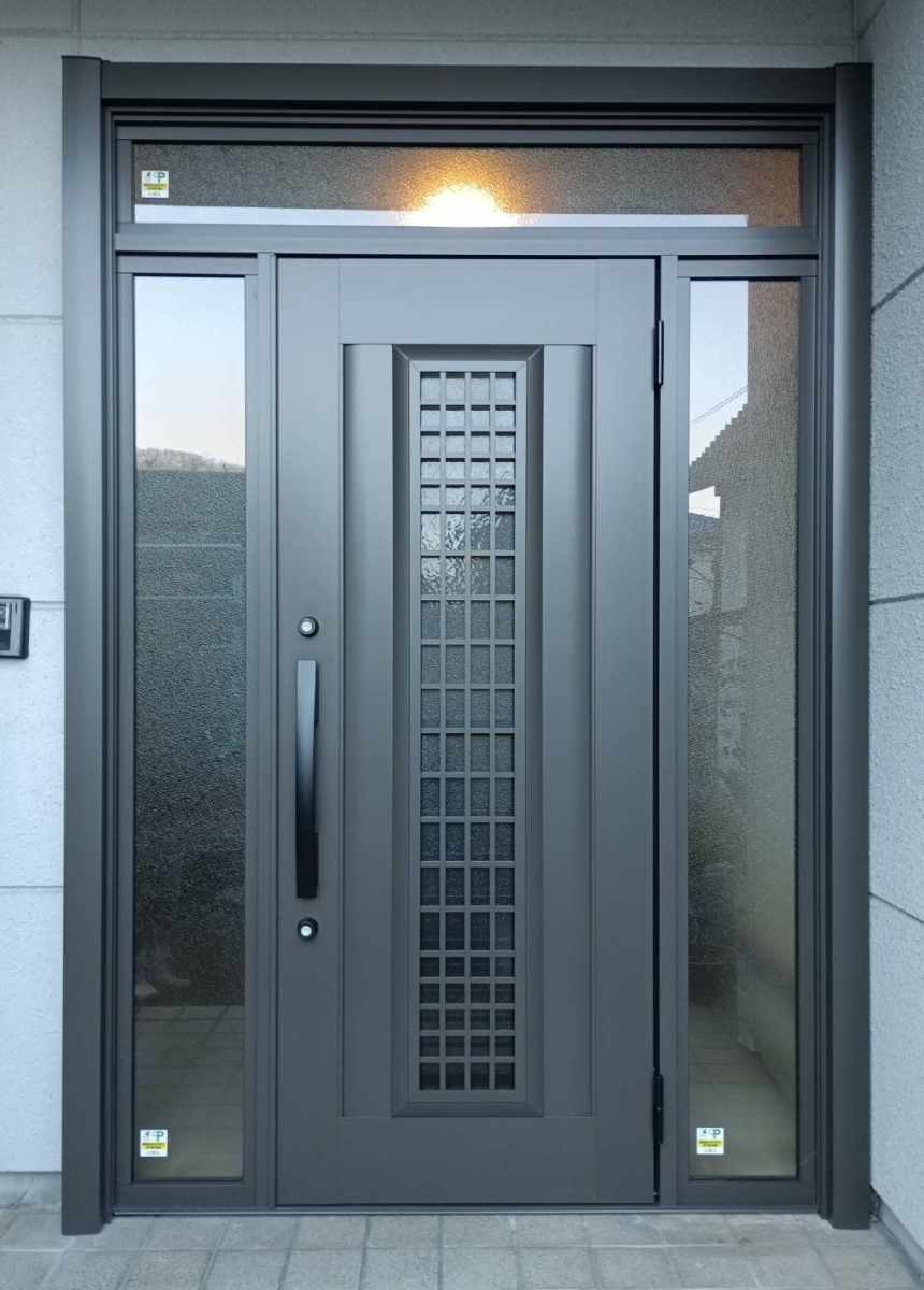 TGネクストの群馬県桐生市【リシェント玄関ドア】1DAYリフォームの施工後の写真1