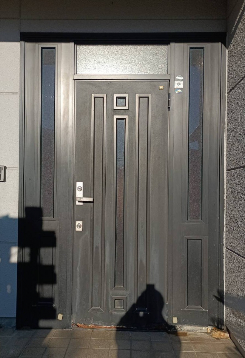 TGネクストの群馬県桐生市【リシェント玄関ドア】1DAYリフォームの施工前の写真1