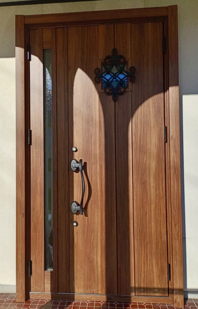 TGネクストの群馬県桐生市【リシェント玄関ドア】1DAYリフォームの施工後の写真1