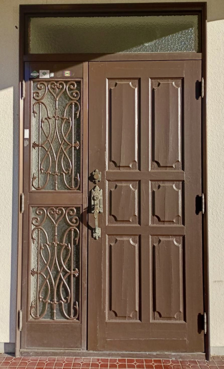 TGネクストの群馬県桐生市【リシェント玄関ドア】1DAYリフォームの施工前の写真1