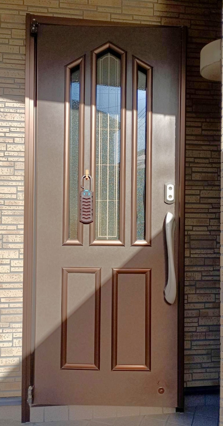 TGネクストの埼玉県熊谷市【リシェント玄関ドア】1DAYリフォームの施工前の写真1