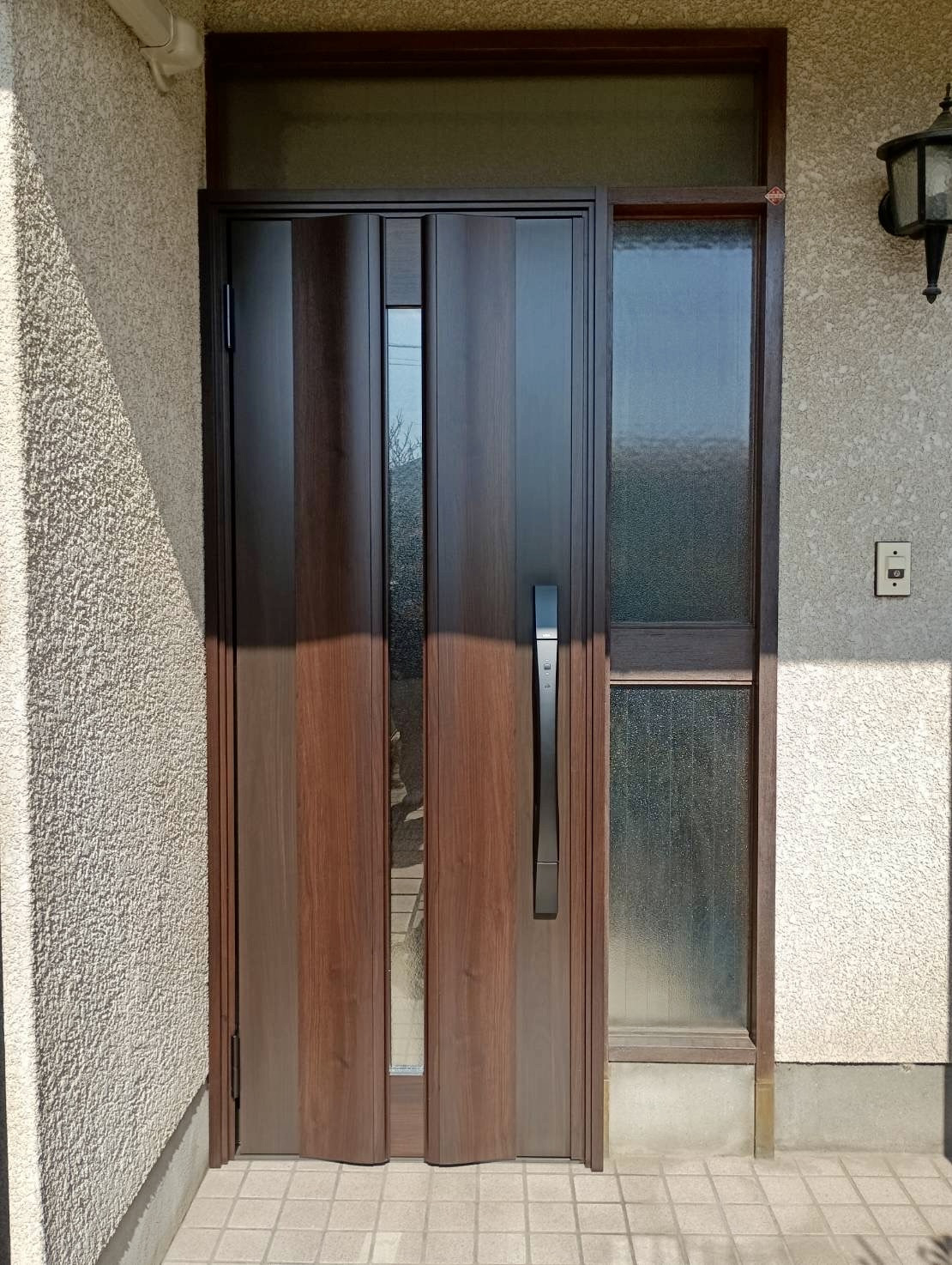 TGネクストの埼玉県熊谷市【リシェント玄関ドア】1DAYリフォームの施工後の写真1