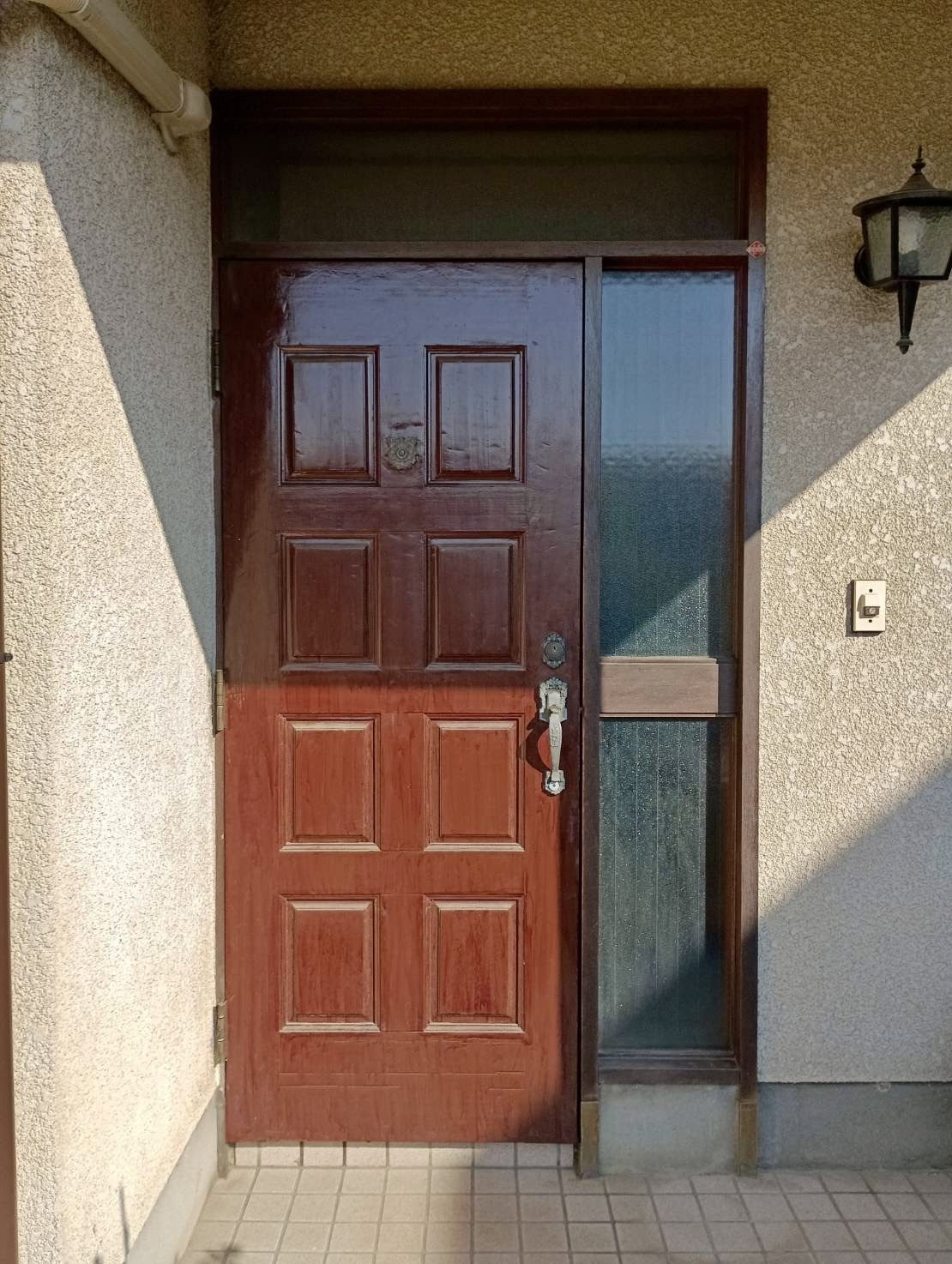 TGネクストの埼玉県熊谷市【リシェント玄関ドア】1DAYリフォームの施工前の写真1