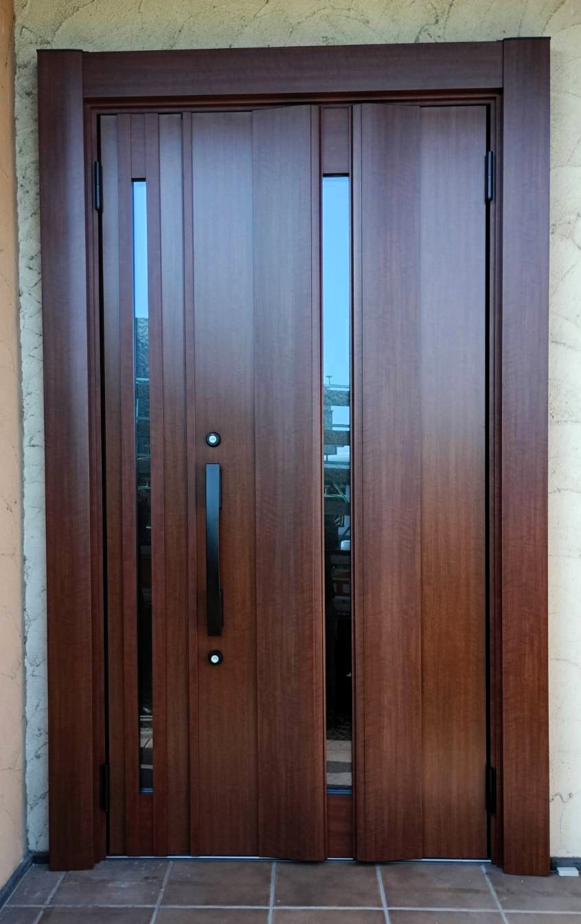 TGネクストの群馬県桐生市【リシェント玄関ドア】1DAYリフォームの施工後の写真1