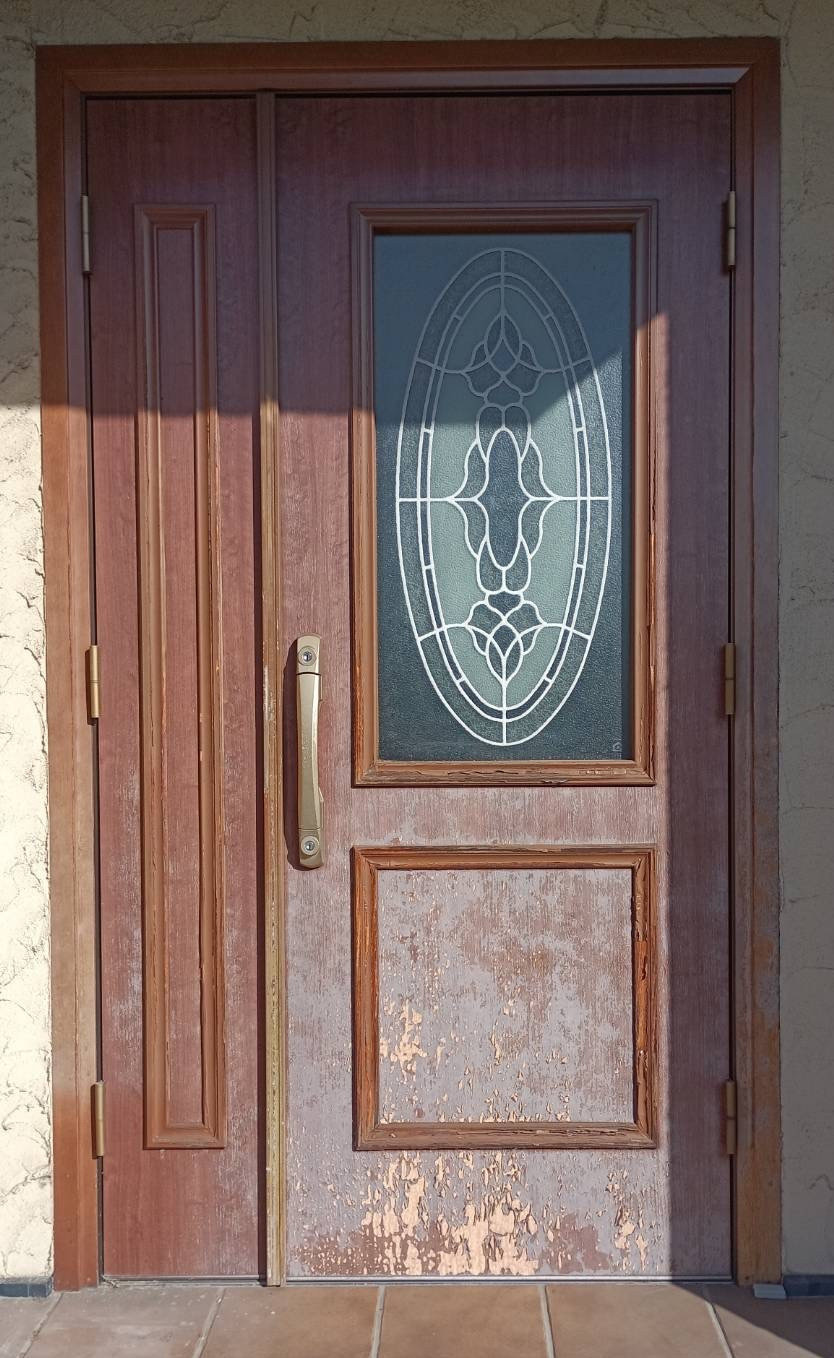 TGネクストの群馬県桐生市【リシェント玄関ドア】1DAYリフォームの施工前の写真1