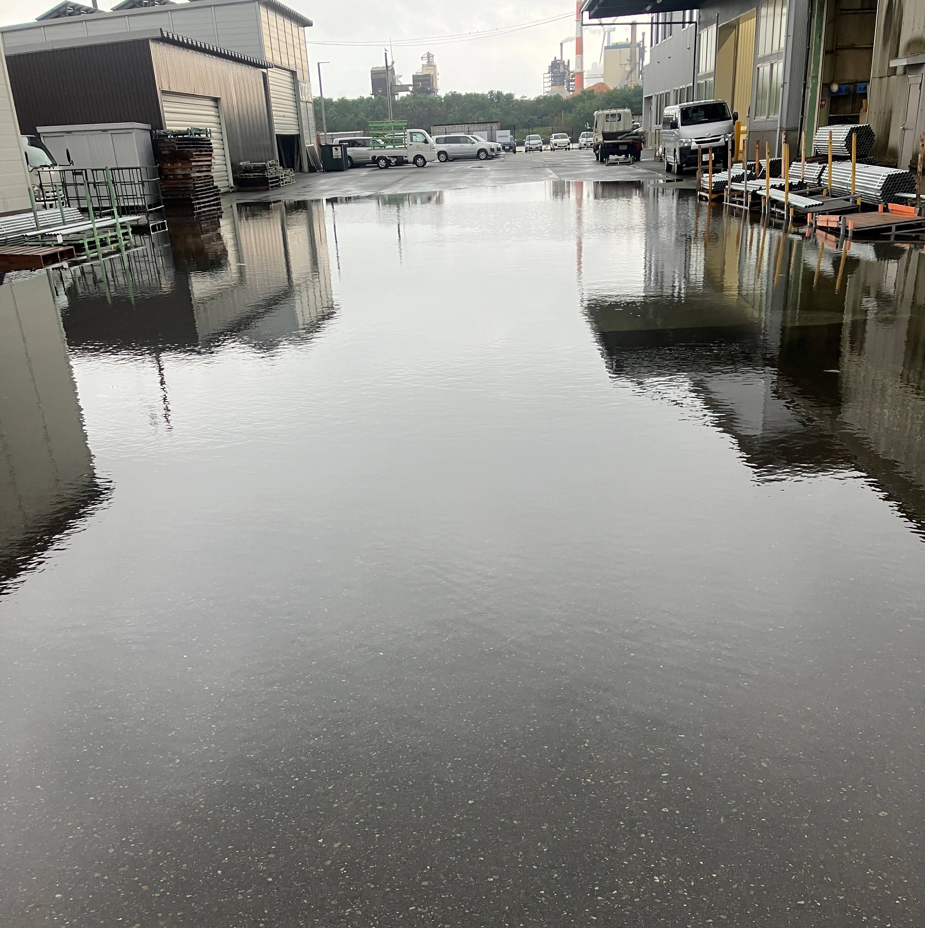 秋田市「大雨警報発令中」😣 AKBT 土崎港店のブログ 写真3