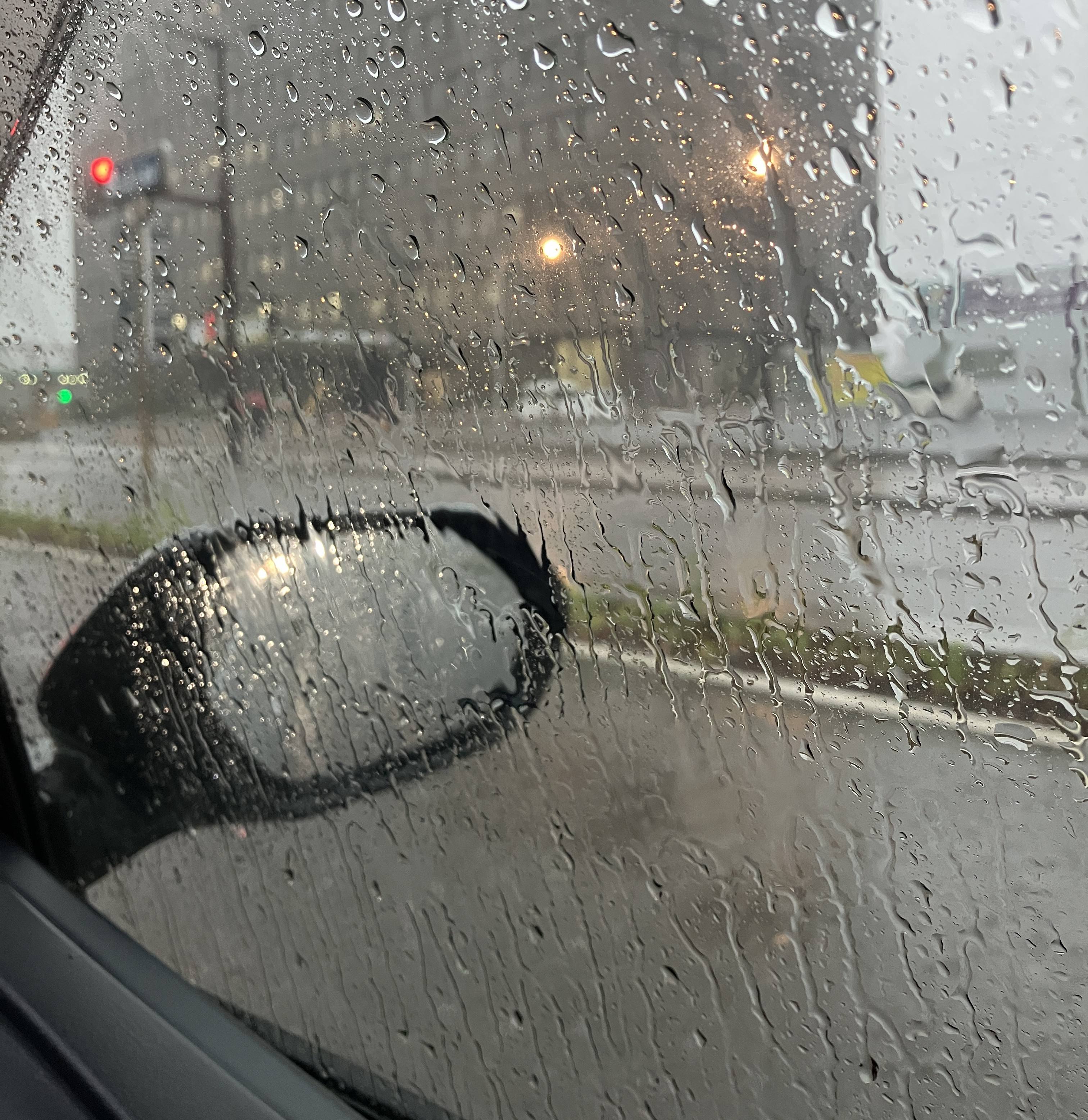 秋田市「大雨警報発令中」😣 AKBT 土崎港店のブログ 写真1