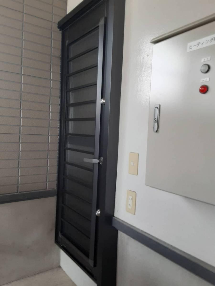 AKBT 土崎港店のLIXIL　リシェント勝手口ドアの施工後の写真3