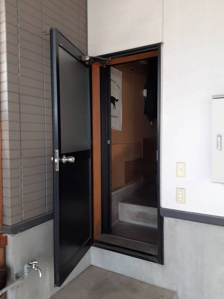 AKBT 土崎港店のLIXIL　リシェント勝手口ドアの施工前の写真2