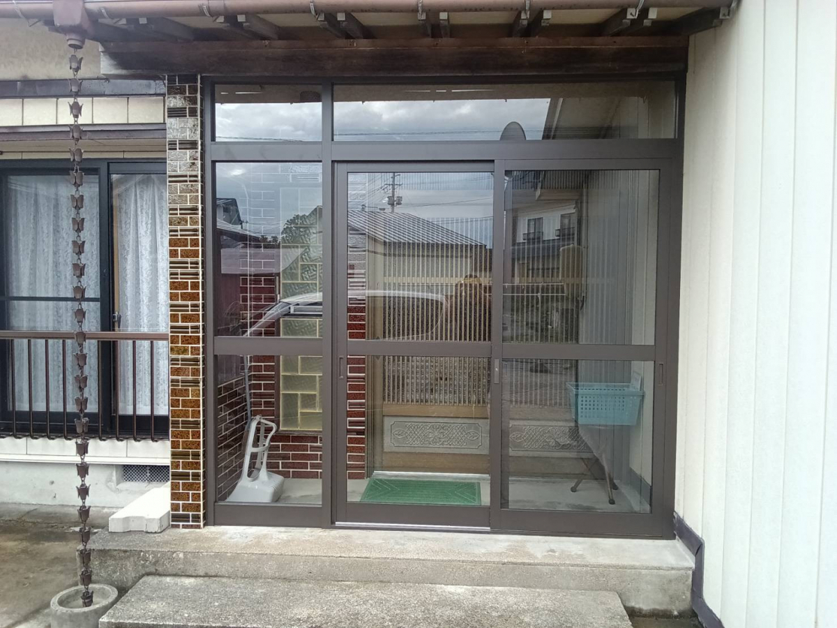 秋田ビルテックのLIXIL【ツインガードと玄関引戸リシェント】の施工後の写真1