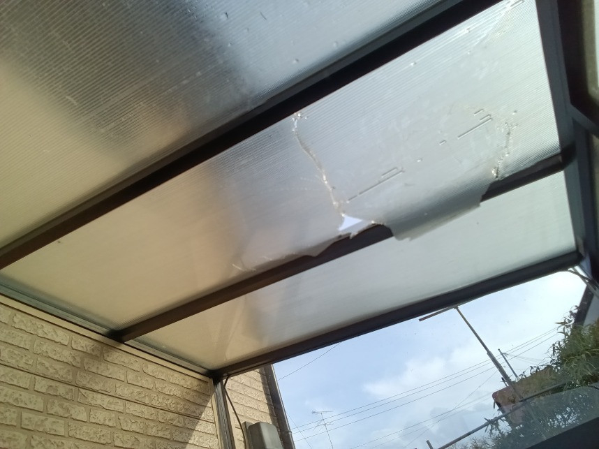 秋田ビルテックの風除室屋根修理の施工前の写真1